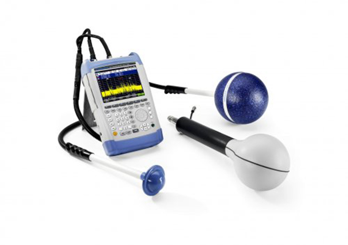 foto noticia Feria EMV 2023: medidas de compatibilidad electromagnética con el entorno con la nueva antena isotrópica de hasta 8 GHz de Rohde & Schwarz para Wi-Fi 6E y nuevas bandas 5G.